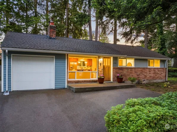 12561 Roosevelt Way NE, Seattle, WA 98125