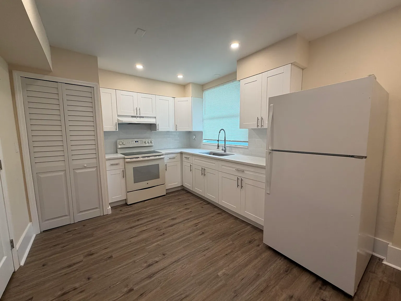 3 bed, 2.0 bath, 1350 sqft, $2,900 — Photo 3