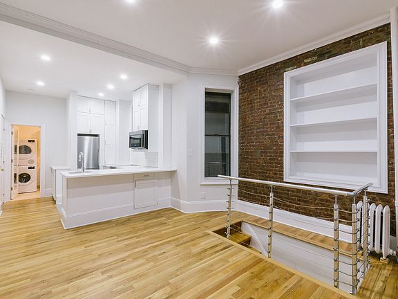 3rd image of 204 W 81st St APT 1