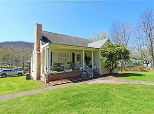 1918 E Dupont Ave, Belle, WV 25015