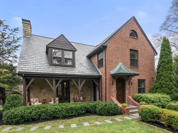 6 Risley Rd, Newton, MA 02465