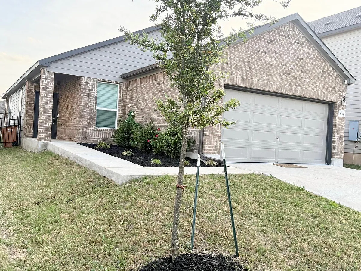 Building Photo - 7203 Summer Tanager Dr #77