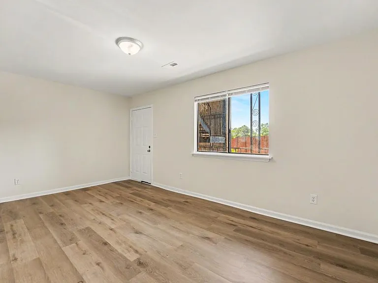 1309 Hudson Ave #C13 — Photo 3