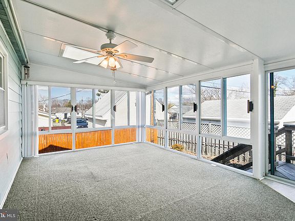 4th image of 524 Munroe Cir