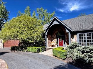 11 Sunrise Park, Pittsford, NY 14534