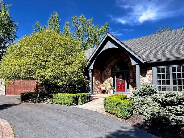 11 Sunrise Park, Pittsford, NY 14534