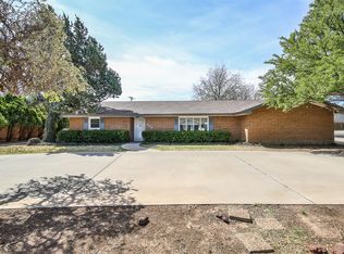 230 Redwood Ln, Levelland, TX 79336