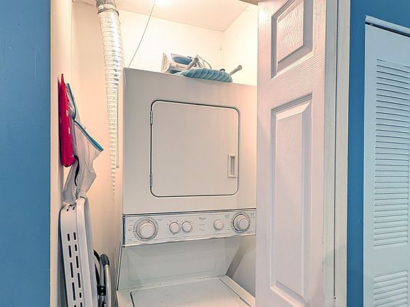 5th image of 3108 W Belle Plaine Ave #2