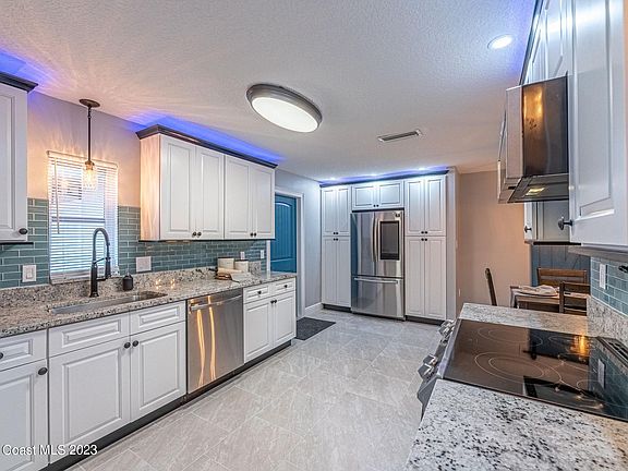 4th image of 1031 Porpoise Dr