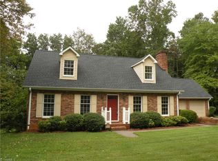 5690 Greenhill Dr, Pfafftown, NC 27040