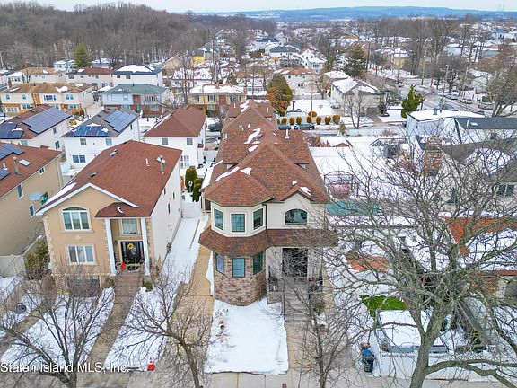 4th image of 13 Ruxton Ave