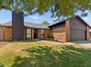 1013 N Crystal Way, Mustang, OK 73064