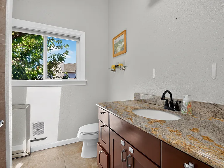 2nd bathroom on top floor