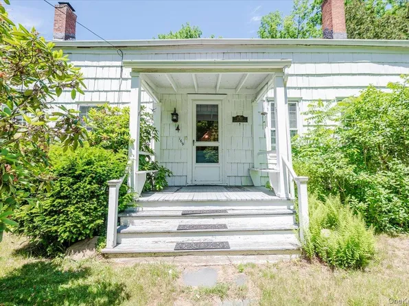 169 W Rogues Path, Huntington, NY 11743