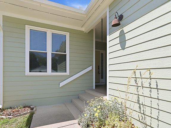 3rd image of 1953 Castle Pines Dr