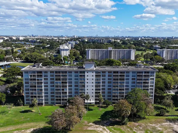 605 Oaks Drive #703, Pompano Beach, FL 33069