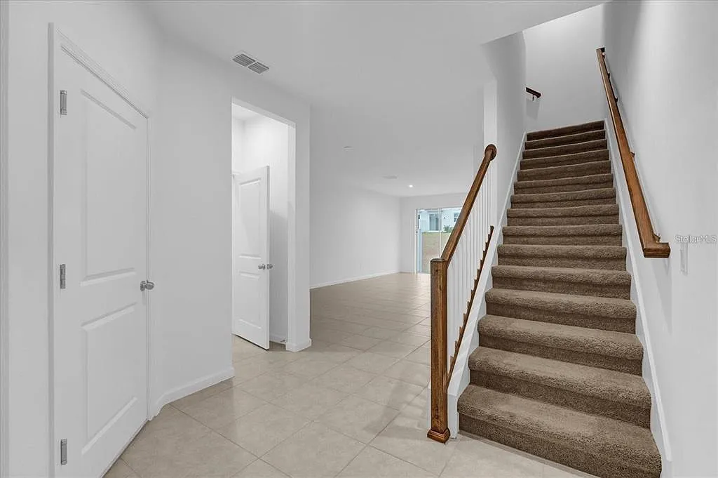 3 bed, 2.5 bath, 1550 sqft, $2,500 — Photo 2