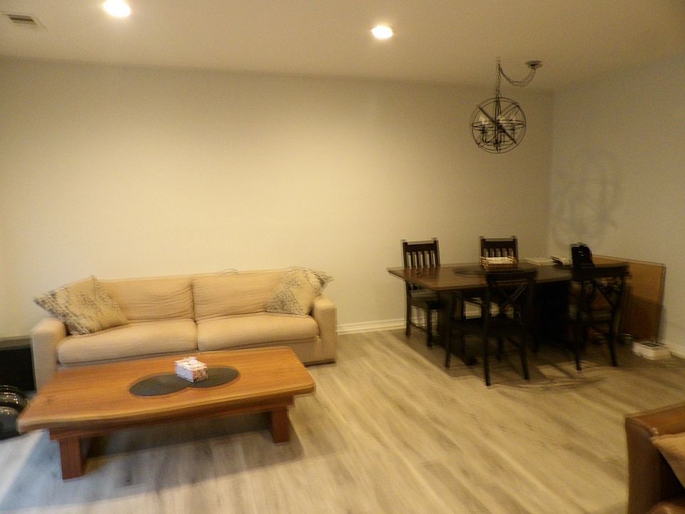 Newer Floors,& high ceilings!