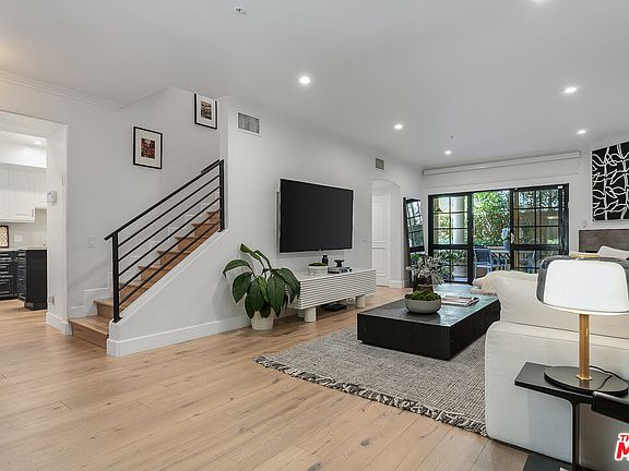 2nd image of 851 N San Vicente Blvd APT 113
