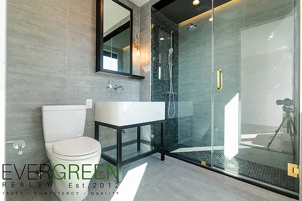 Rented by ERNY LLC | media 34