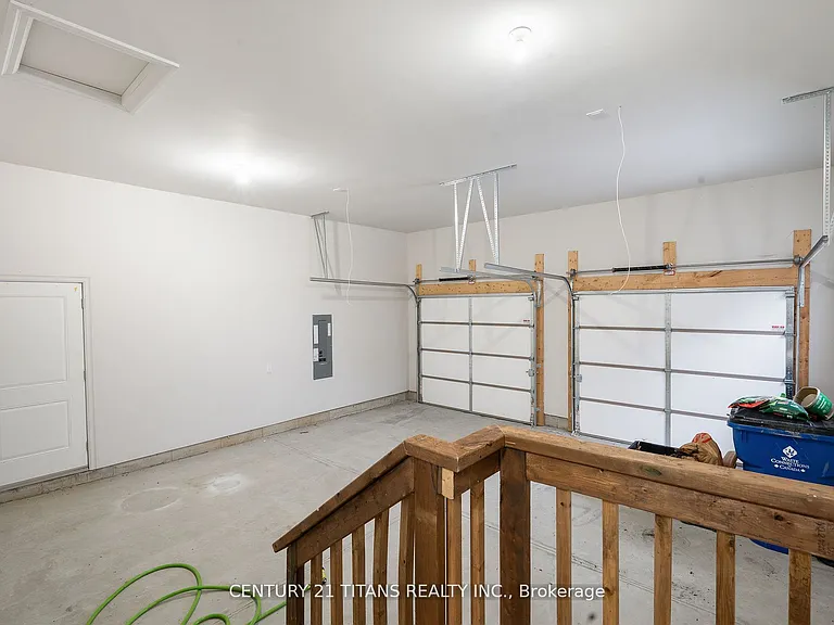 19 Tracy Dr — Photo 27