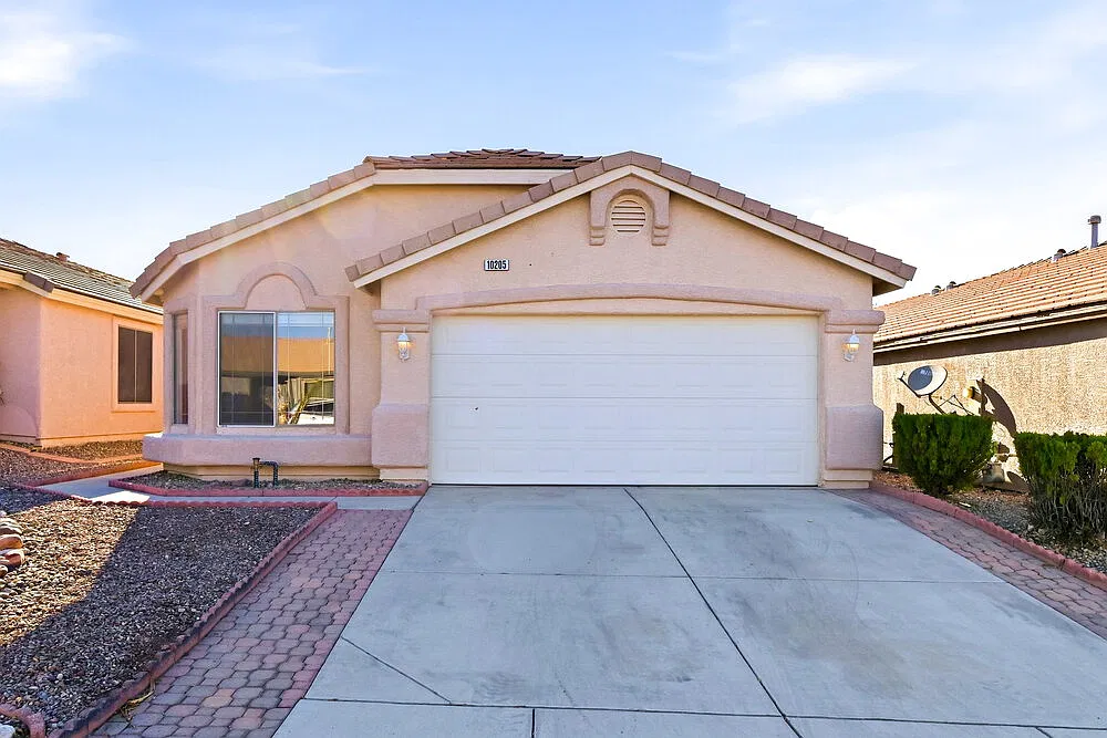 3 bed, 2.0 bath, 1409 sqft, $2,280 — Photo 1