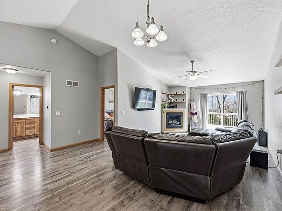 3rd image of 120 Aspen Ln