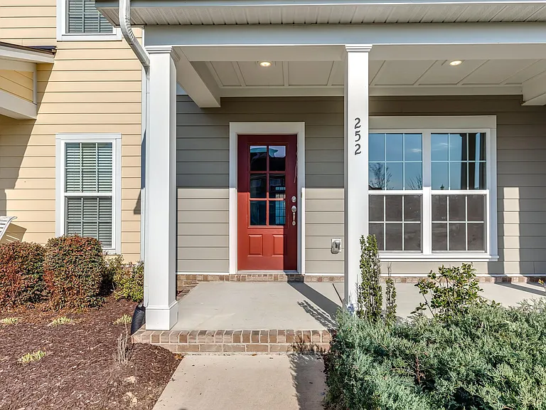 252 Mary Ann Cir — Photo 2