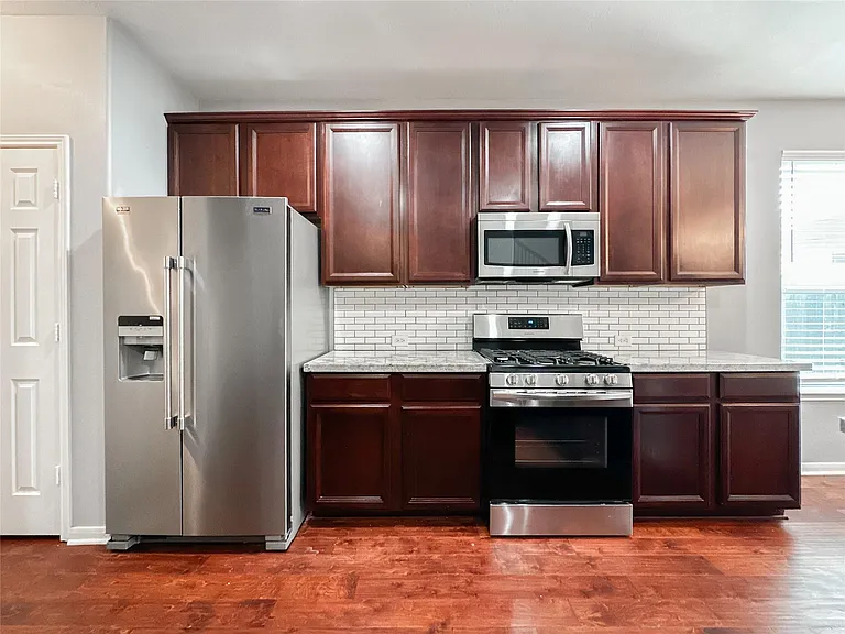 6810 Summer Bridge Ln — Photo 8