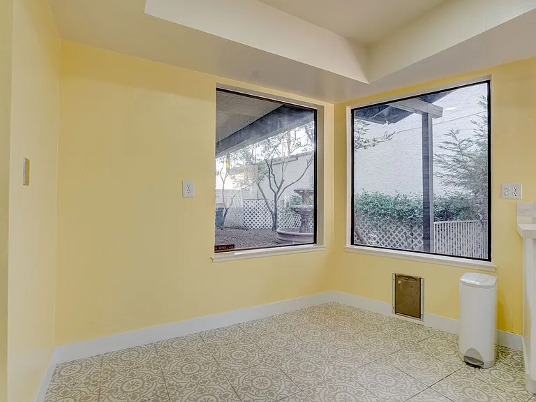 2204 Plaza Del Robles — Photo 6