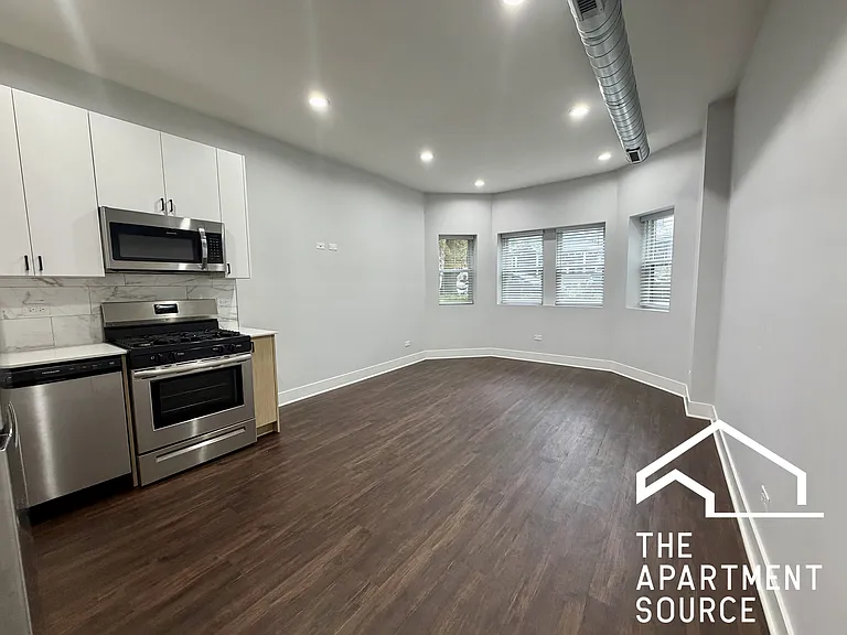 2159 W Wilson Ave #G — Photo 2