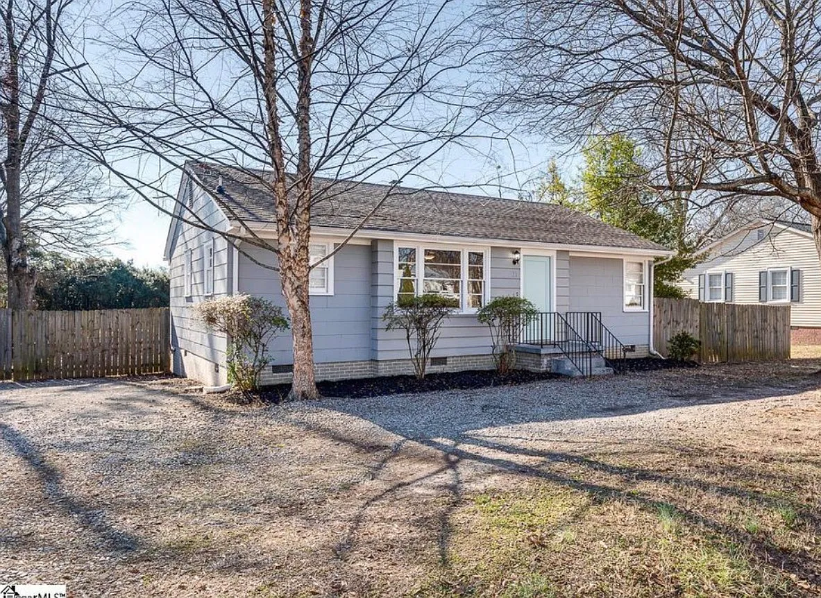 Building Photo - 39 N Acres Dr