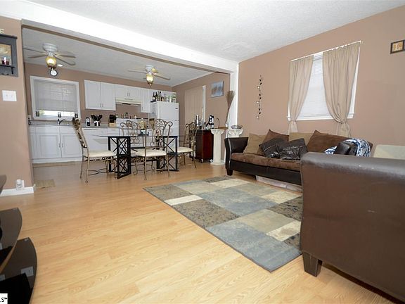 3rd image of 294 Sequoia Dr
