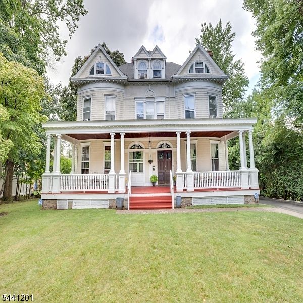 1st image of 413 Centre St