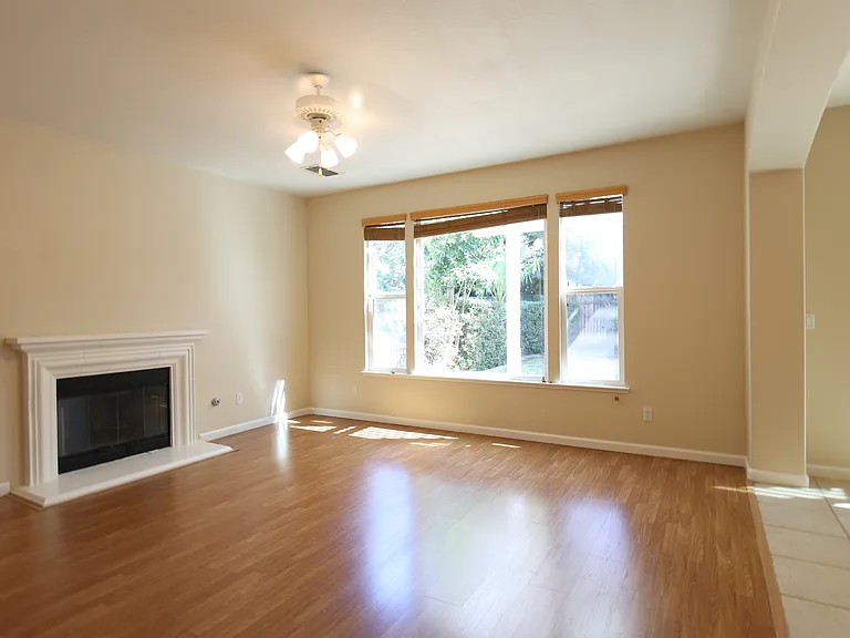 1908 Terracina Cir — Photo 12