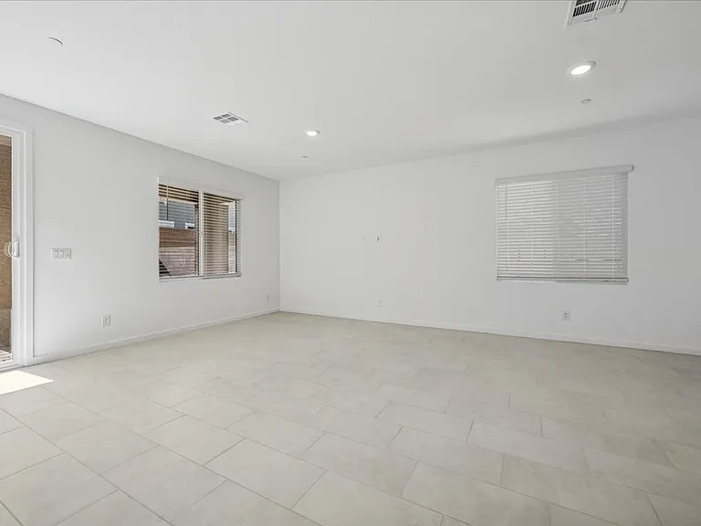 311 Mount Tyndall St — Photo 30