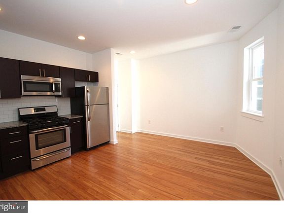 4th image of 3118 Richmond St #4