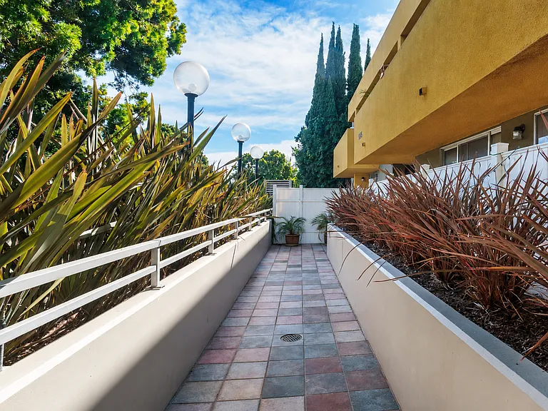 1232 Harvard St #7 — Photo 9
