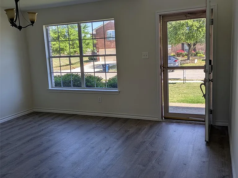 209 Phillips St — Photo 4