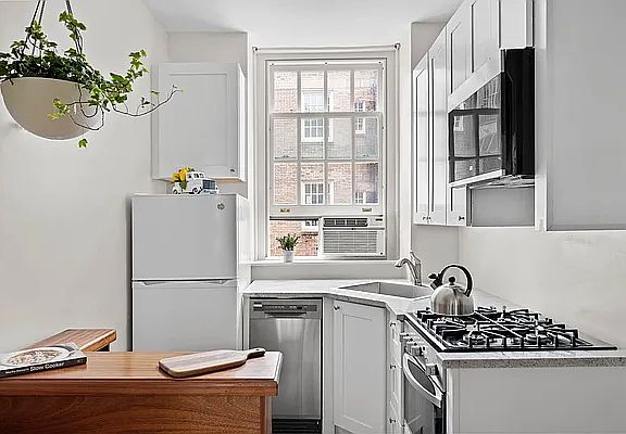 2nd image of 509 E 77th St APT 5I