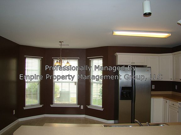 5th image of 512 Summer Vista Dr