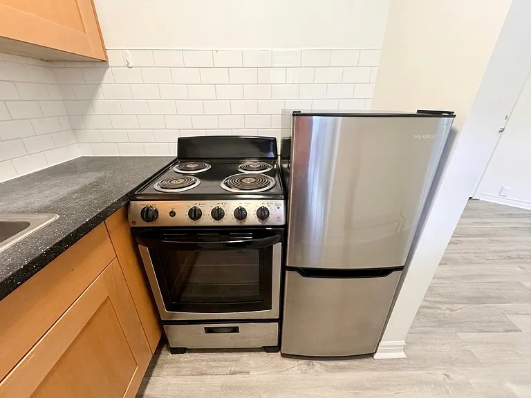 492 Montrose Ave #26 — Photo 3
