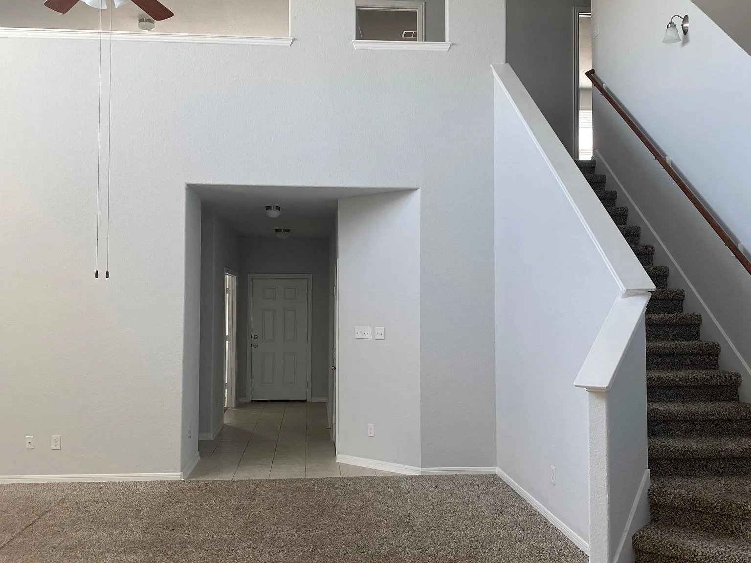 5 bed, 2.5 bath, 2501 sqft, $2,450 — Photo 3
