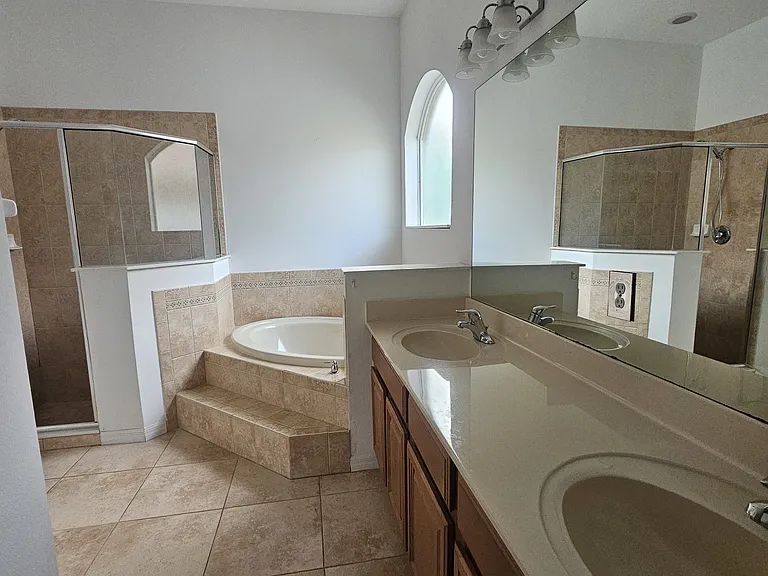 Double sinks in master suite bathroom