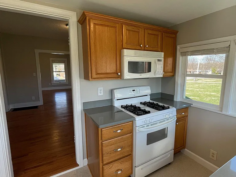 2421 E Thompson Rd — Photo 5