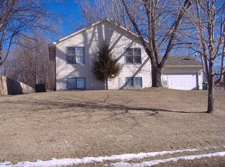8531 Woodlawn Dr, Rockford, MN 55373