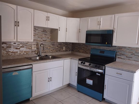 5th image of 128 Miami Gardens Road