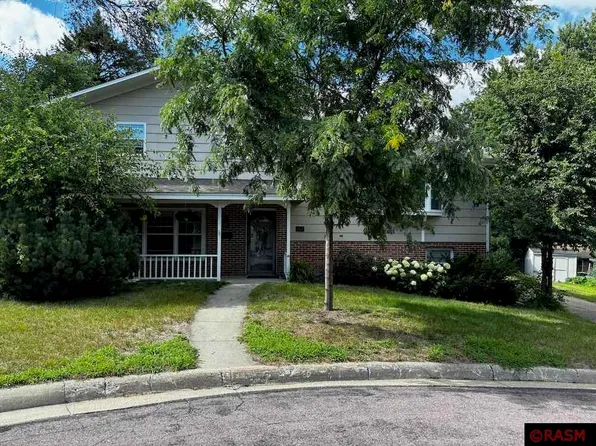 1021 Allison Ln, Saint Peter, MN 56082