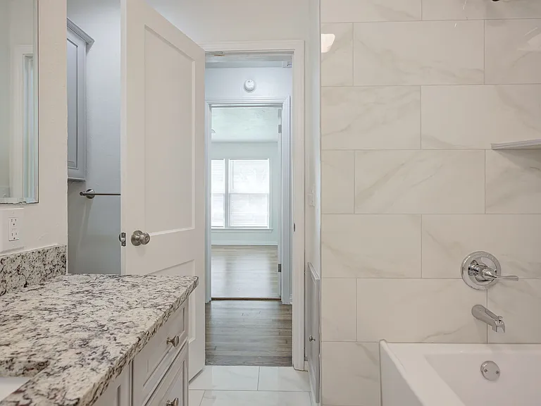 821 NW 48th St — Photo 36