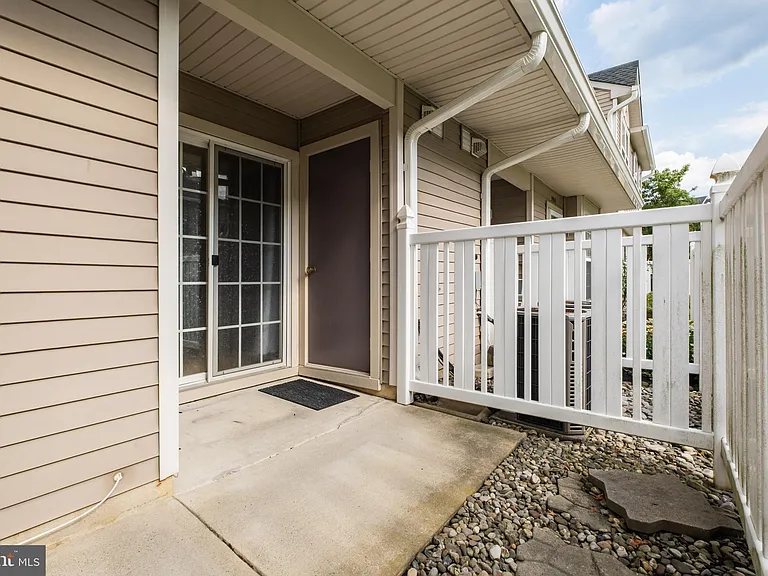 3906 Grenwich Ln — Photo 30